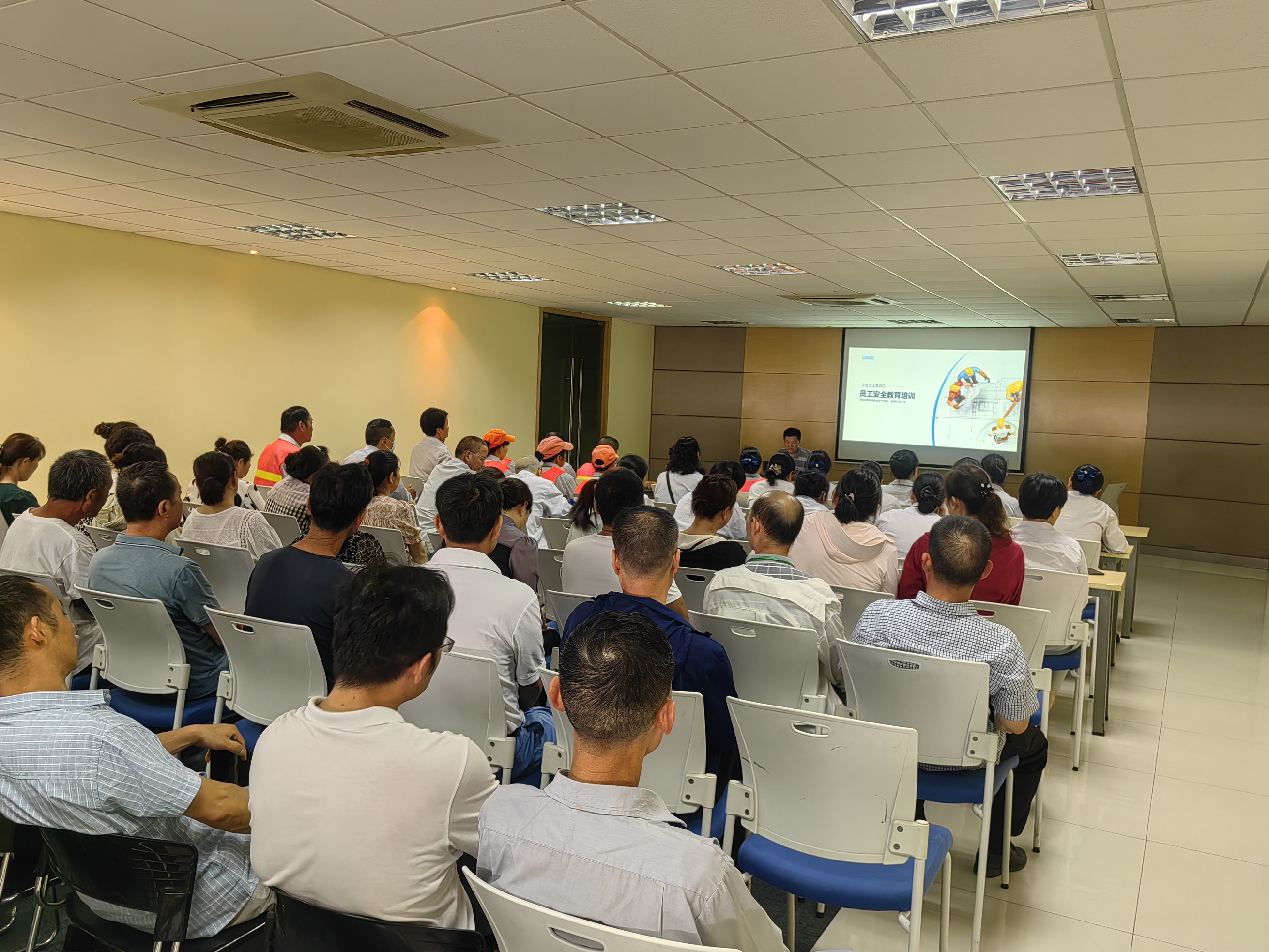 夏日高温持续，守牢安全底线——记运作二部下属部分项目部的安全培训
